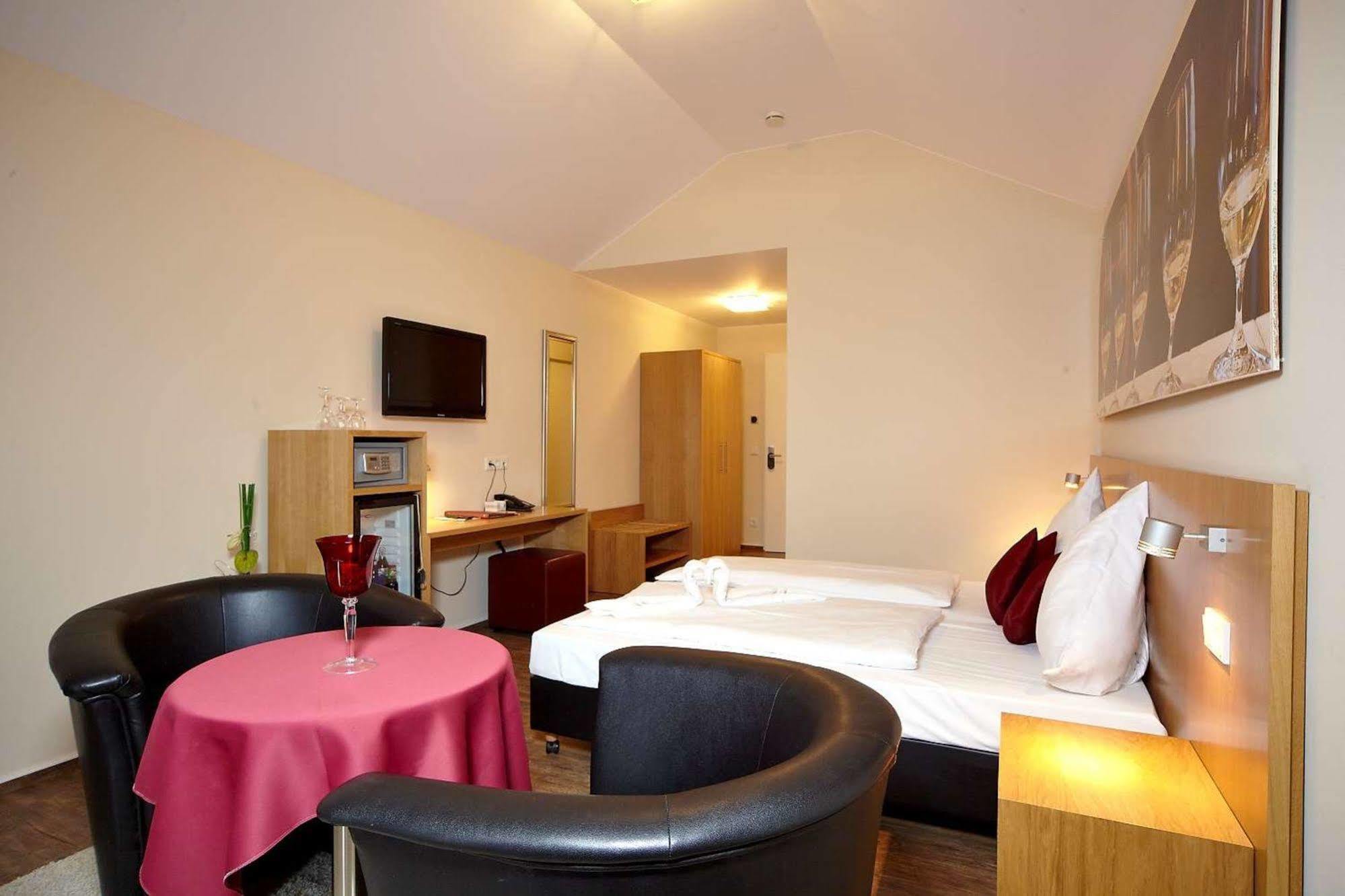 Christiana'S Wein & Art Hotel Bernkastel-Kues Exterior foto