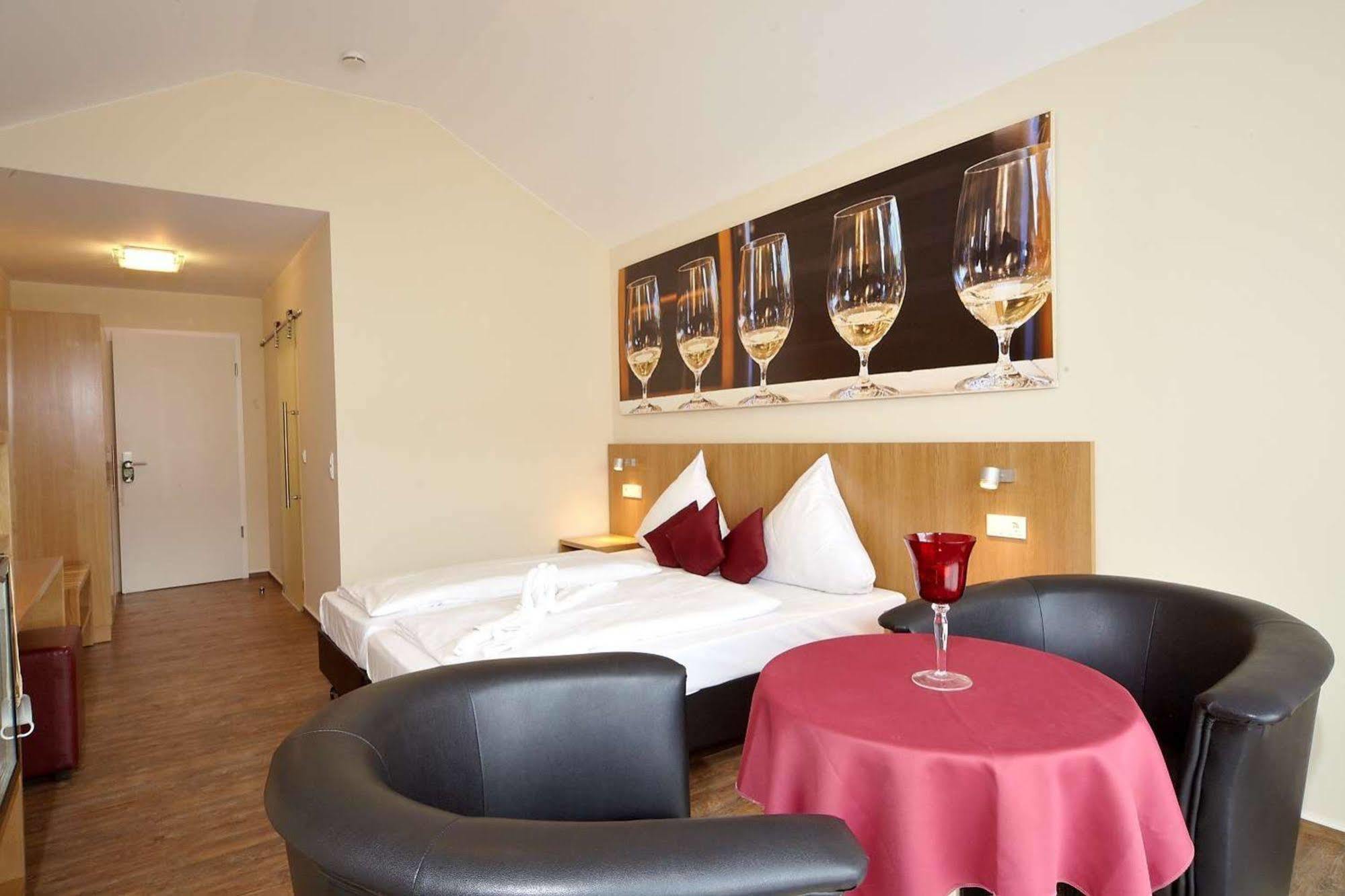 Christiana'S Wein & Art Hotel Bernkastel-Kues Exterior foto